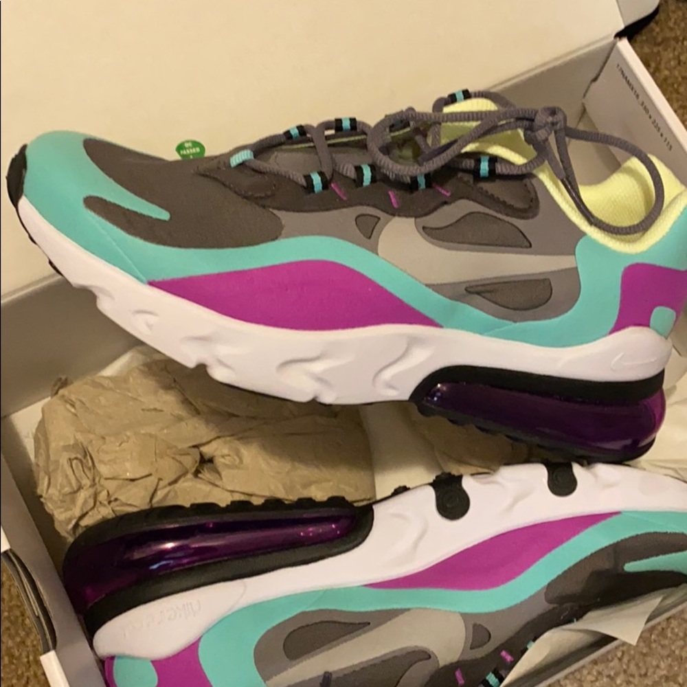 Nikes - Picture 2 of 4